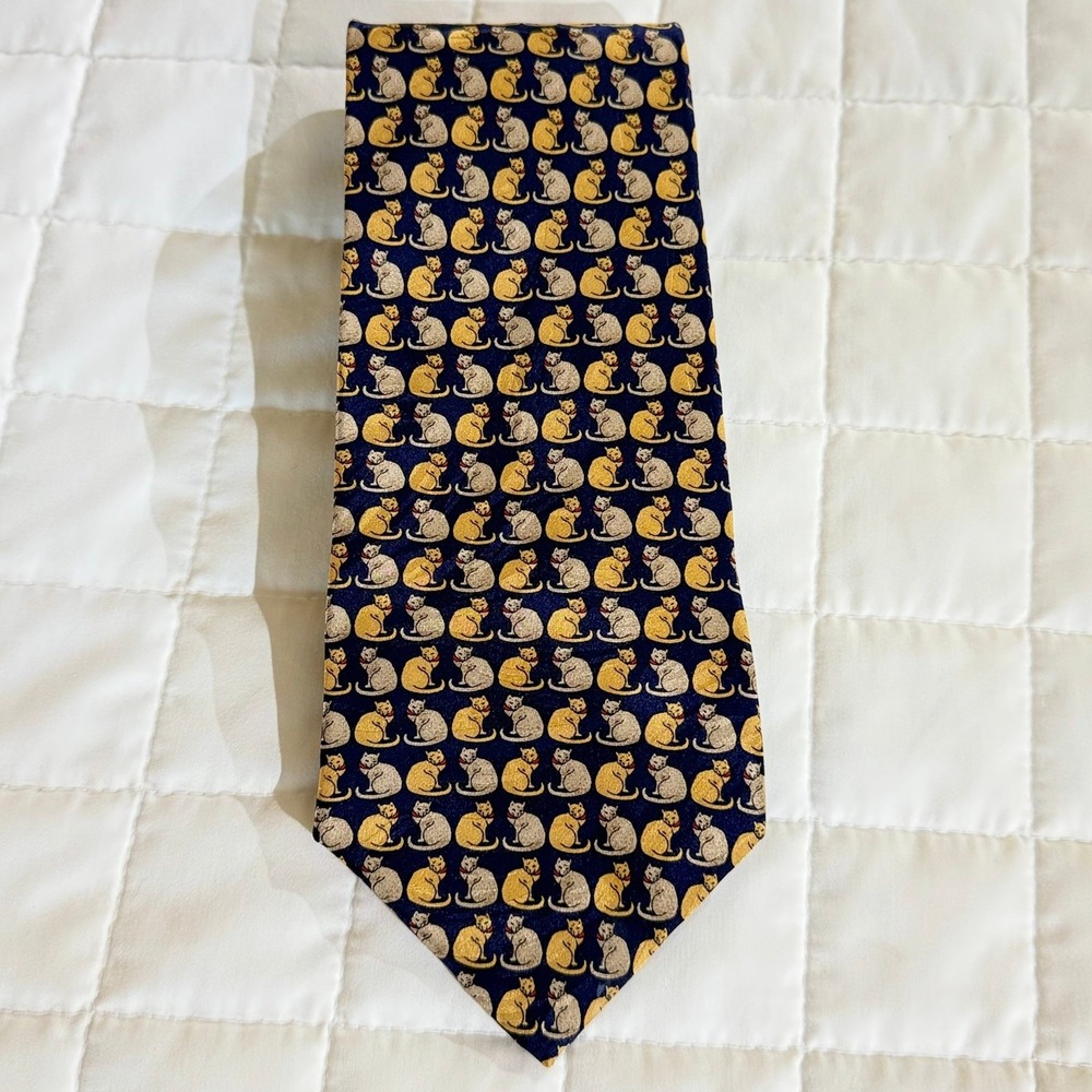 Museum Artifacts Mens Silk Tie Navy Blue Gold Cream Sitting Cat Pattern VTG